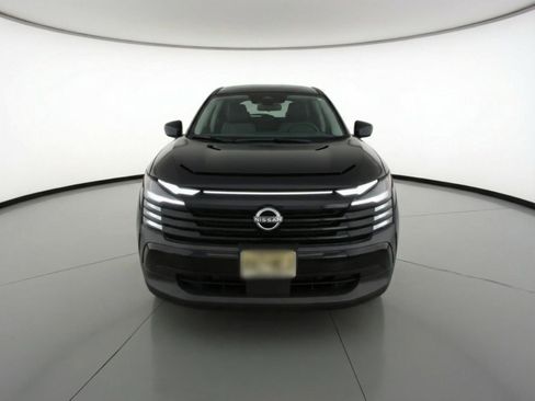 Used 2025 Nissan Kicks SV AWD/4WD image 2