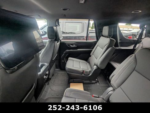 Used 2024 GMC Yukon SLT w/ SLT Luxury Package AWD/4WD image 8