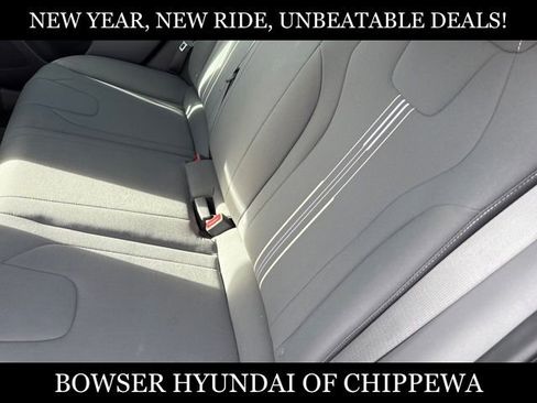 Used 2023 Hyundai Elantra SEL image 10