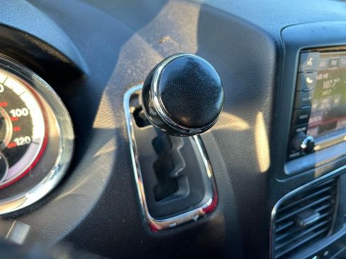 Used 2020 Dodge Grand Caravan SXT FWD image 28