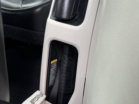 Used 2018 Chrysler Pacifica Limited w/ Advanced Safetytec Group FWD image 17