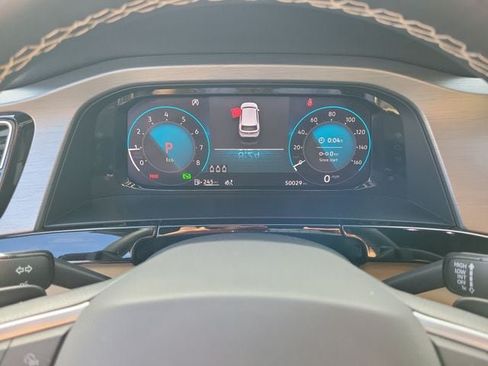 Certified 2024 Volkswagen Atlas Cross Sport SE w/ Panoramic Sunroof Package FWD image 23
