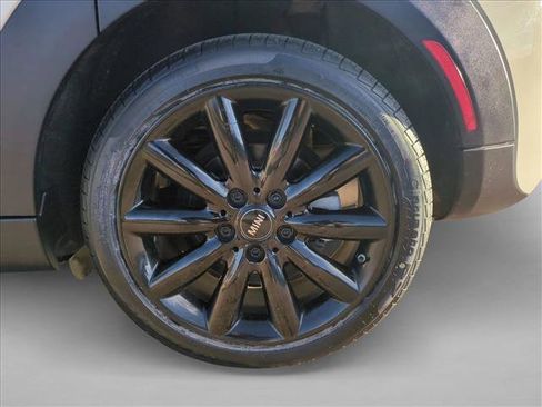 Used 2019 MINI Cooper S w/ Premium Package image 23