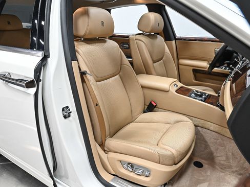 Used 2017 Rolls-Royce Ghost image 37