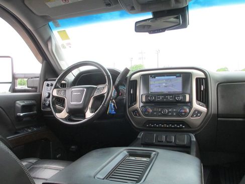 Used 2019 GMC Sierra 2500 Denali w/ Duramax Plus Package AWD/4WD image 29