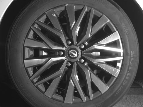 Used 2025 Nissan Altima 2.5 SV FWD image 12