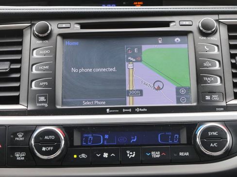 Used 2018 Toyota Highlander Limited AWD/4WD image 21