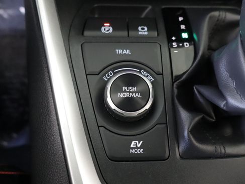 Used 2025 Toyota RAV4 XLE w/ Weather Package AWD/4WD image 17