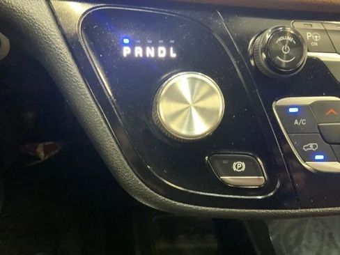 Used 2019 Chrysler Pacifica Limited w/ Tire & Wheel Group image 21