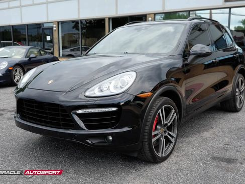 Used 2014 Porsche Cayenne Turbo AWD/4WD image 3
