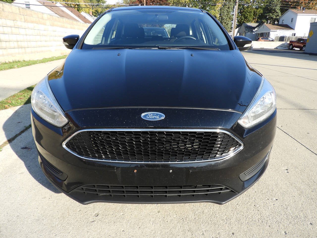Used 2018 Ford Focus SE w/ Cold Weather Package FWD image 3