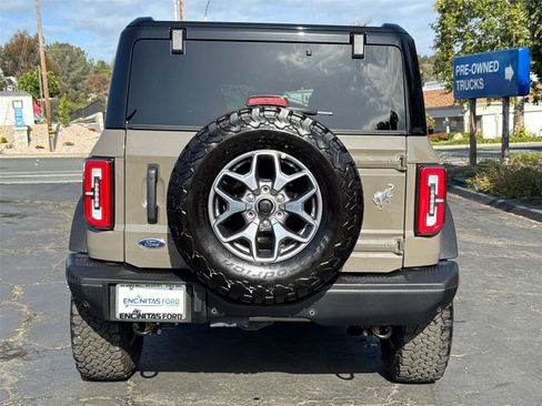 Used 2025 Ford Bronco Badlands image 11