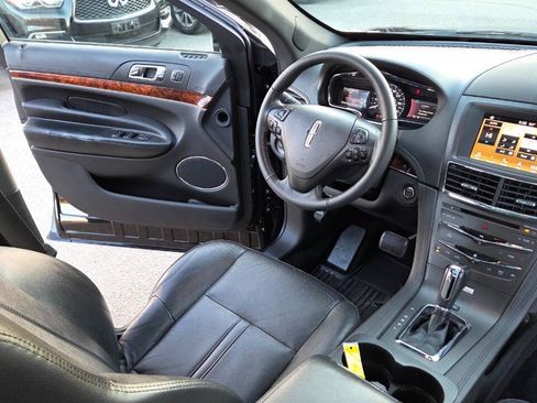 Used 2019 Lincoln MKT AWD image 38