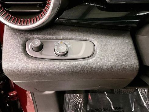 Used 2024 Chevrolet Trax RS w/ Sunroof Package image 36