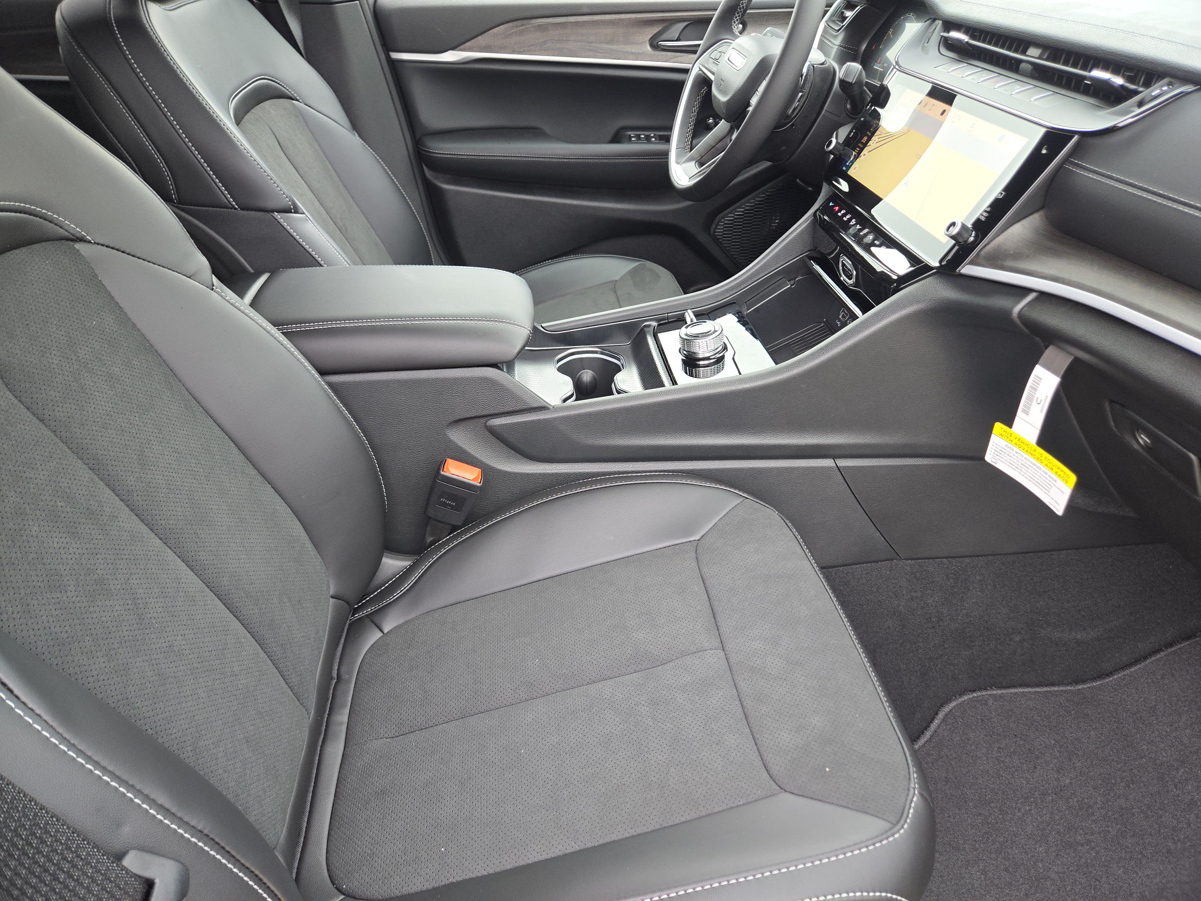 New 2026 Jeep Grand Cherokee Altitude AWD/4WD image 11