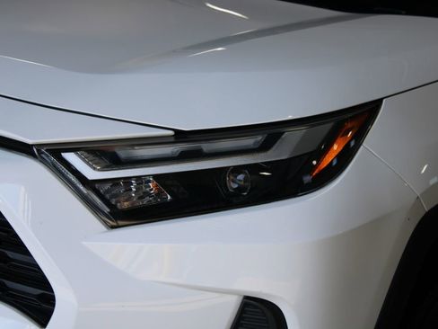 Used 2022 Toyota RAV4 XLE w/ Convenience Package AWD/4WD image 2