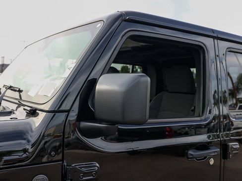 New 2025 Jeep Gladiator Willys image 12