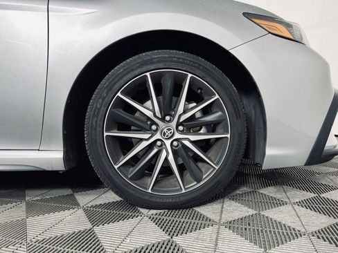 Used 2021 Toyota Camry SE image 6