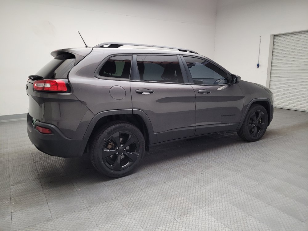 Used 2018 Jeep Cherokee Latitude w/ Altitude Package FWD image 10