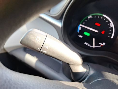 Used 2024 Toyota Sienna LE FWD image 21