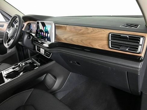 Certified 2025 Volkswagen Atlas SE image 15