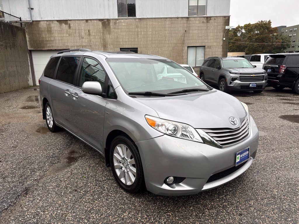 Used 2017 Toyota Sienna AWD image 9