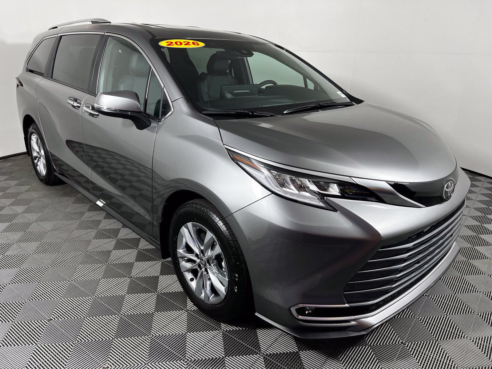 Used 2026 Toyota Sienna Limited FWD image 3