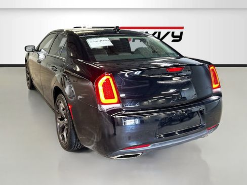 Used 2023 Chrysler 300 Touring w/ Sport Appearance Package RWD image 5
