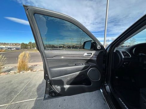 Used 2017 Jeep Grand Cherokee Summit image 12