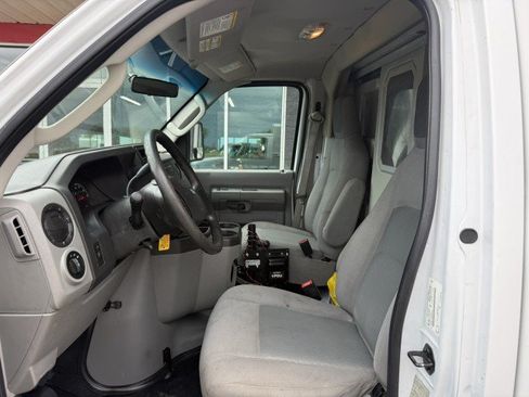 Used 2017 Ford E-350 and Econoline 350 Super Duty RWD image 22