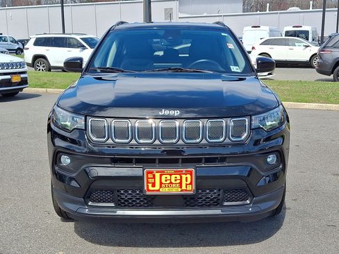 Certified 2022 Jeep Compass Latitude w/ Convenience Group AWD/4WD image 2