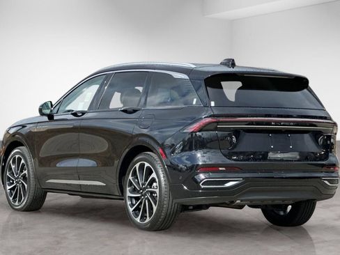 Used 2024 Lincoln Nautilus Black Label AWD/4WD image 3