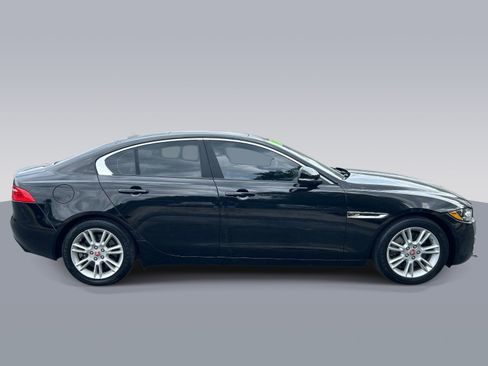 Used 2017 Jaguar XE Premium RWD image 2