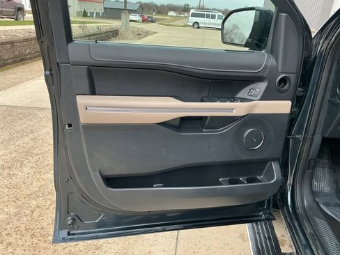 Used 2023 Ford Expedition Limited AWD/4WD image 7