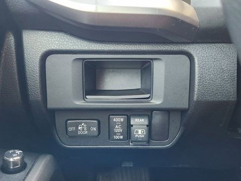 Used 2017 Toyota Tacoma Limited image 24
