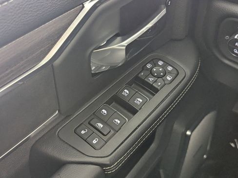 New 2026 RAM 2500 Laramie AWD/4WD image 18