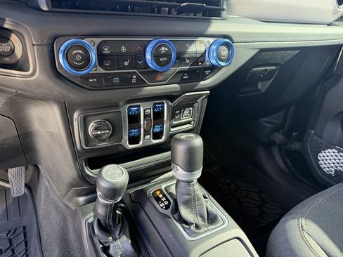 Used 2025 Jeep Wrangler Unlimited Sahara AWD/4WD image 22