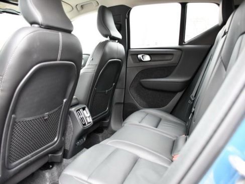 Certified 2025 Volvo XC40 B5 Core image 15