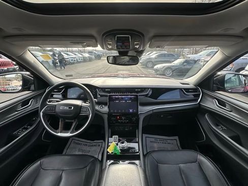 Used 2022 Jeep Grand Cherokee Limited 4xe image 2