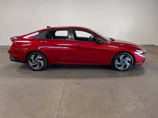 Used 2025 Hyundai Elantra SEL FWD image 2