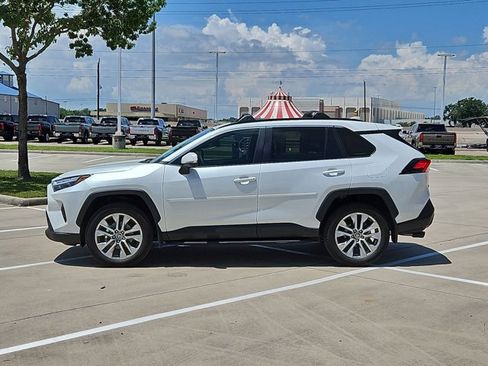 Used 2025 Toyota RAV4 XLE Premium FWD image 9