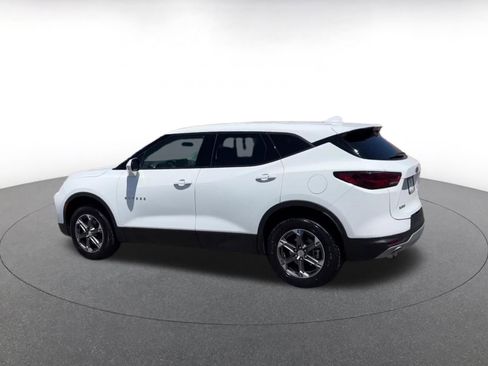 Used 2025 Chevrolet Blazer LT FWD image 11