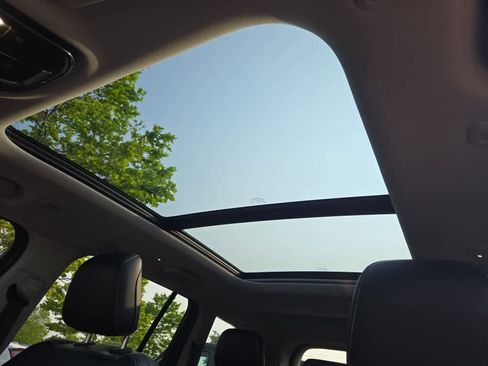 Used 2023 Jeep Grand Cherokee 4WD 4xe image 5