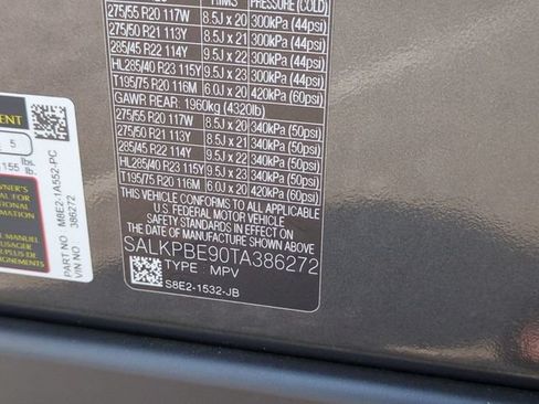 New 2026 Land Rover Range Rover Long Wheelbase SE AWD/4WD image 22