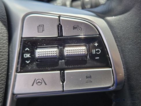 Certified 2025 Kia Telluride LX image 27