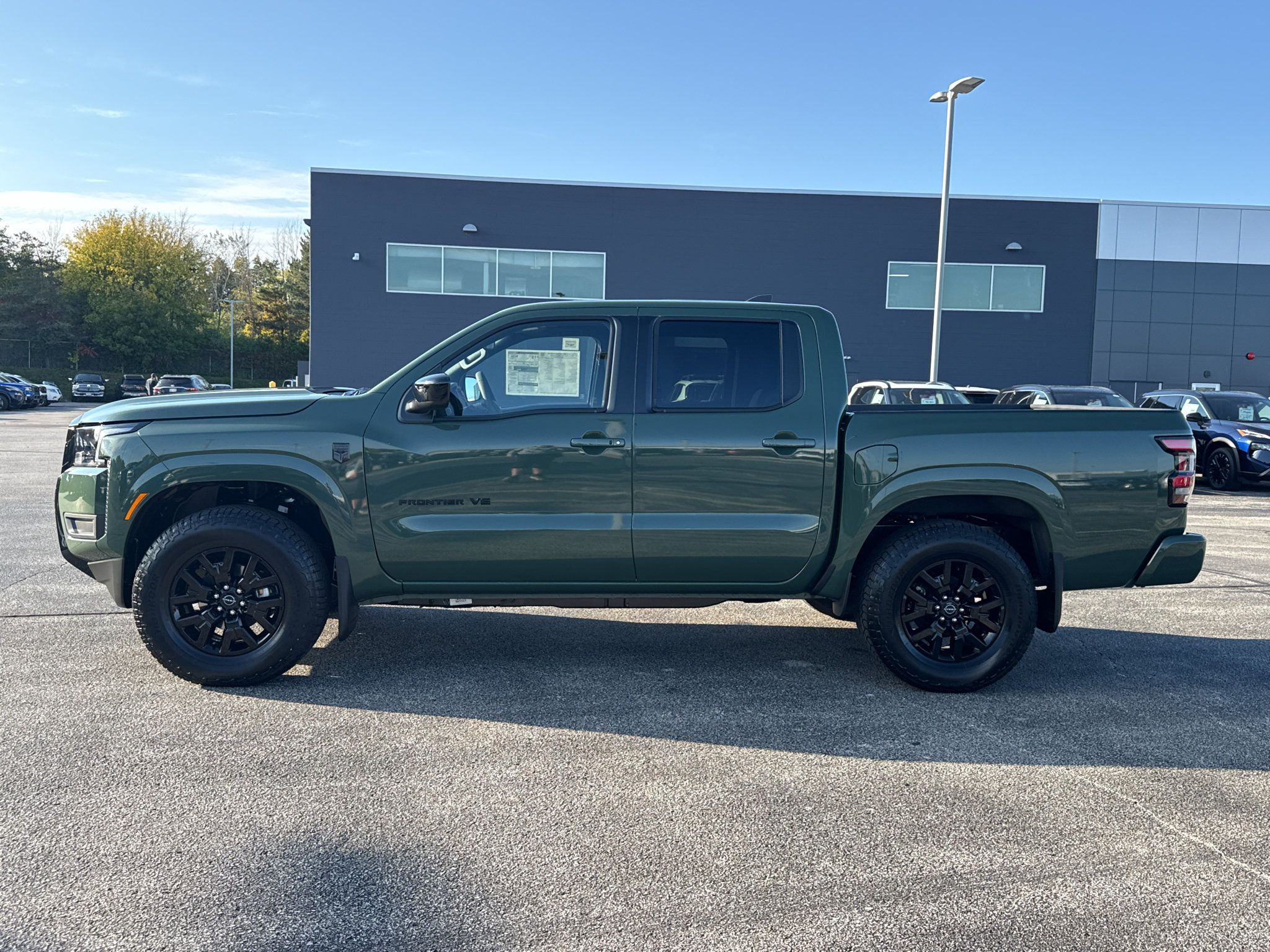 New 2027 Nissan Frontier SV w/ SV Convenience Package AWD/4WD image 18