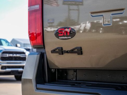 Used 2025 Toyota Tacoma TRD Off-Road AWD/4WD image 15