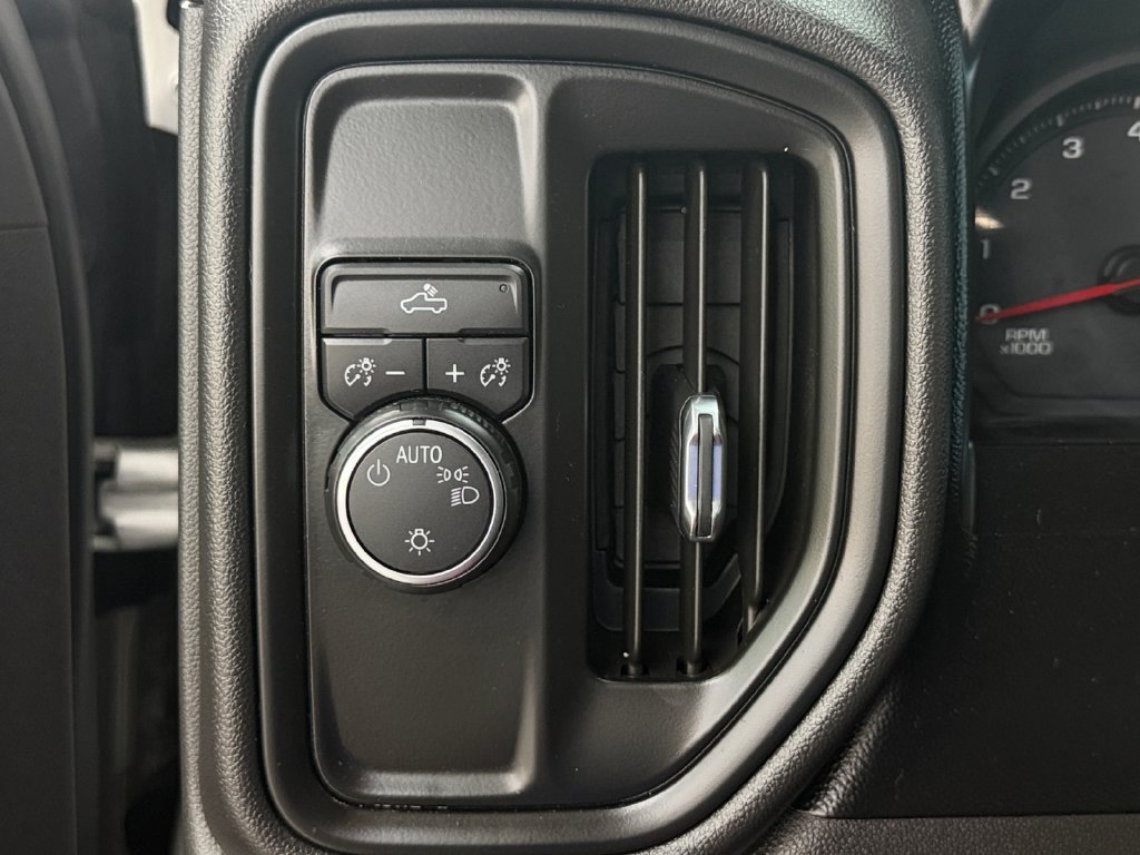 Used 2019 Chevrolet Silverado 1500 Custom w/ Custom Convenience Package RWD image 25