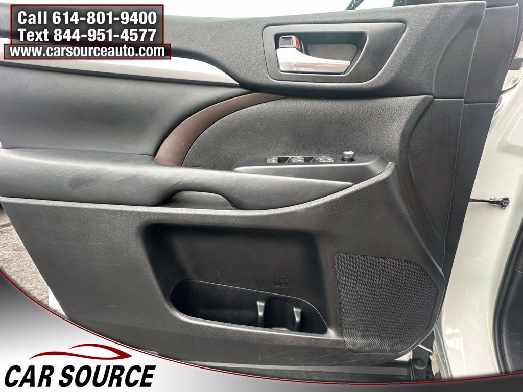 Used 2019 Toyota Highlander XLE AWD/4WD image 17
