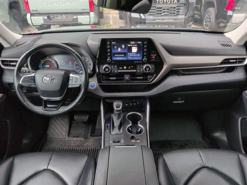 Used 2021 Toyota Highlander XLE AWD/4WD image 15